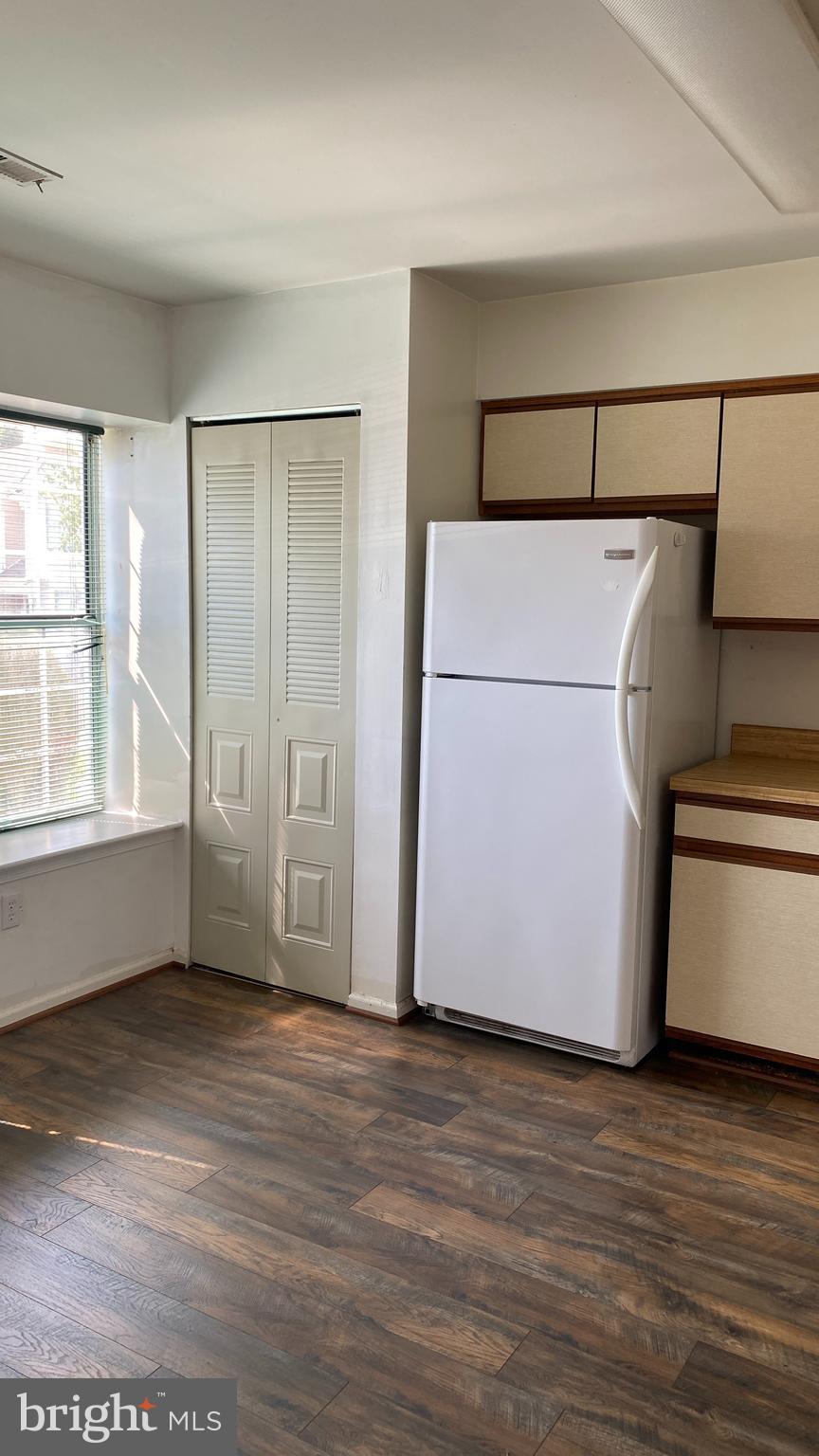 345 Lancaster Sq