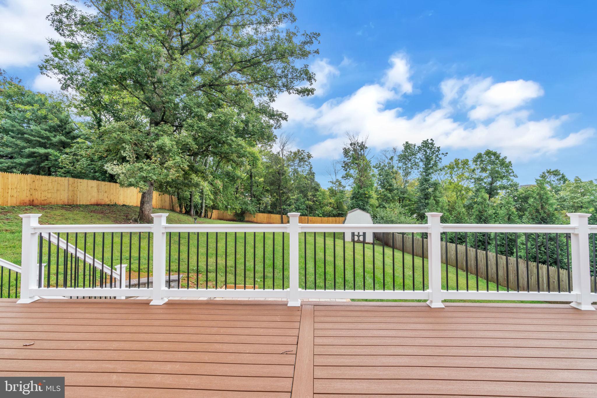 45566 Lakeside Dr