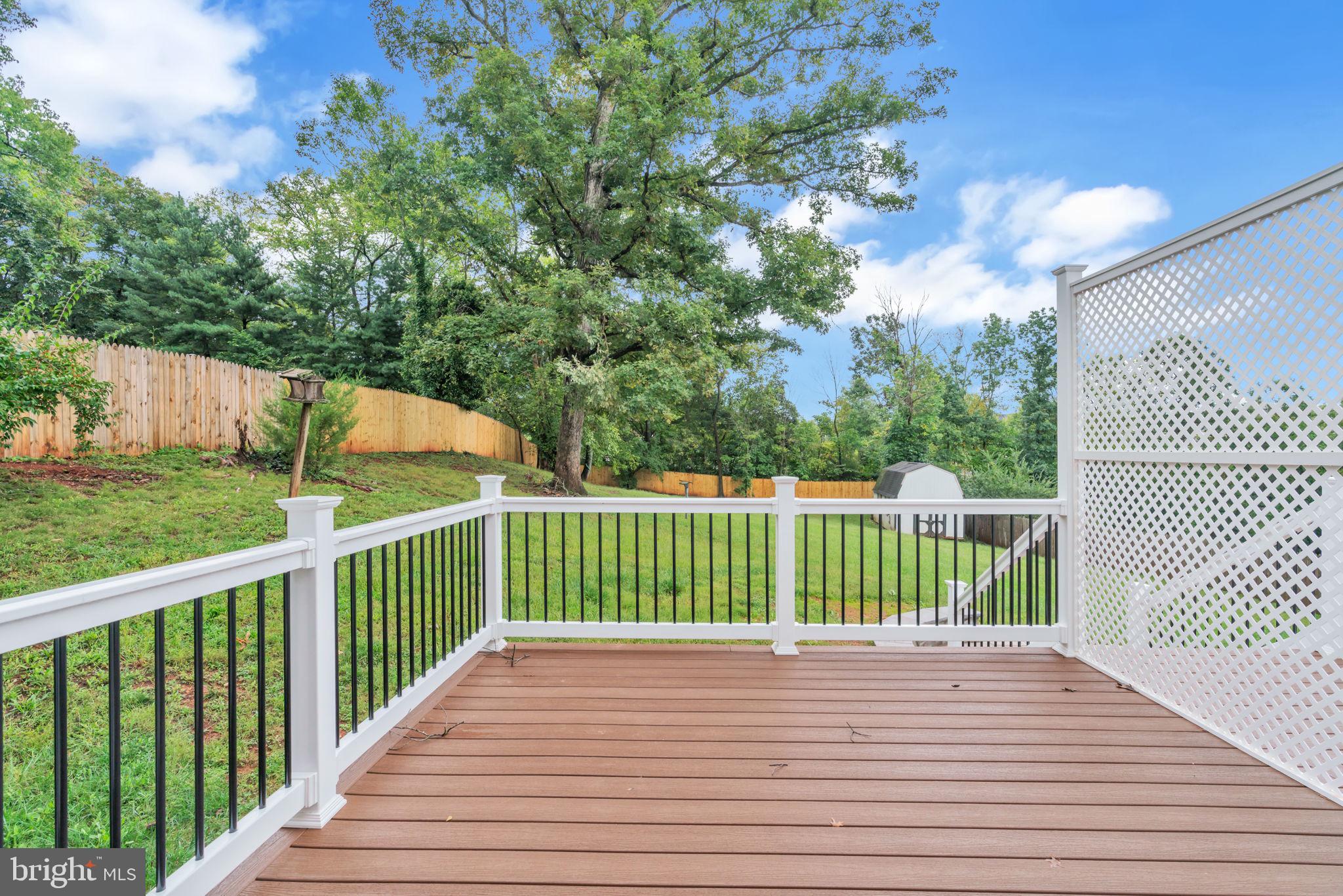 45566 Lakeside Dr