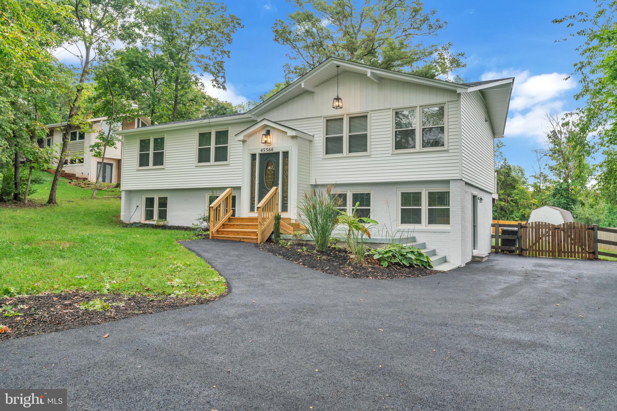 45566 Lakeside Dr