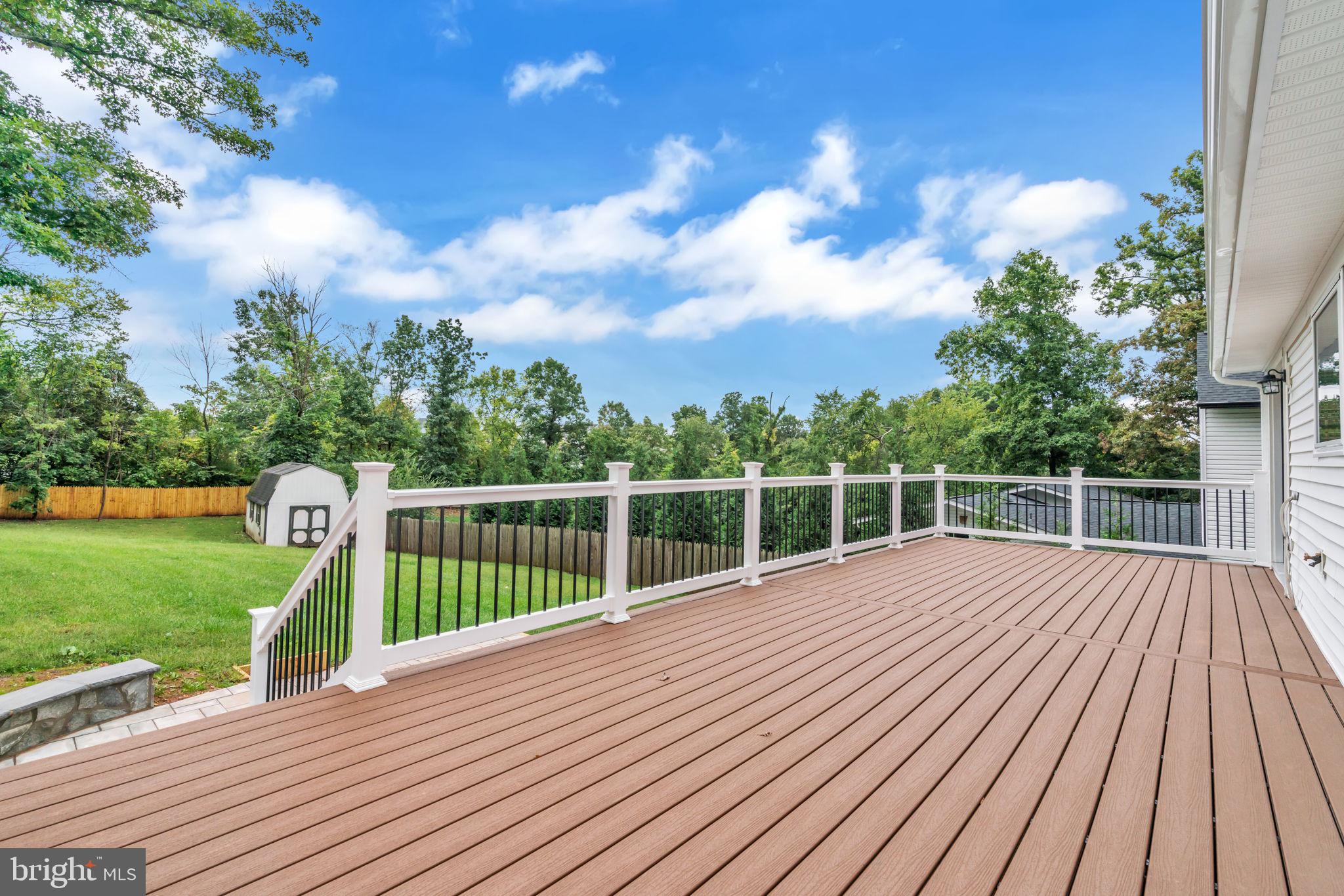 45566 Lakeside Dr