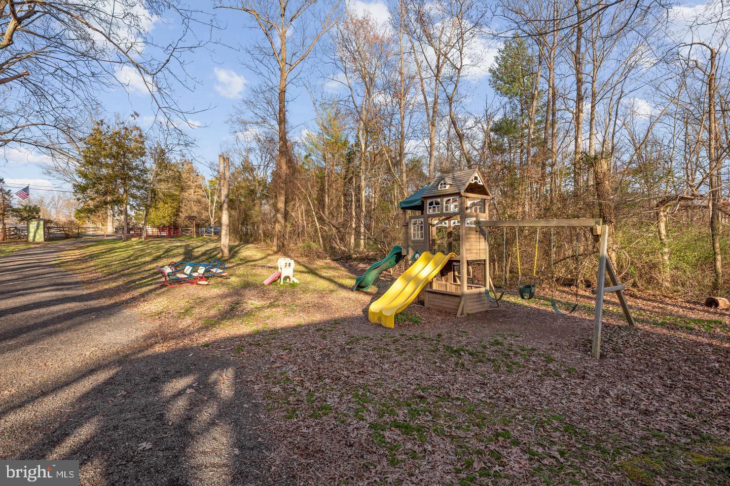 45566 Lakeside Dr