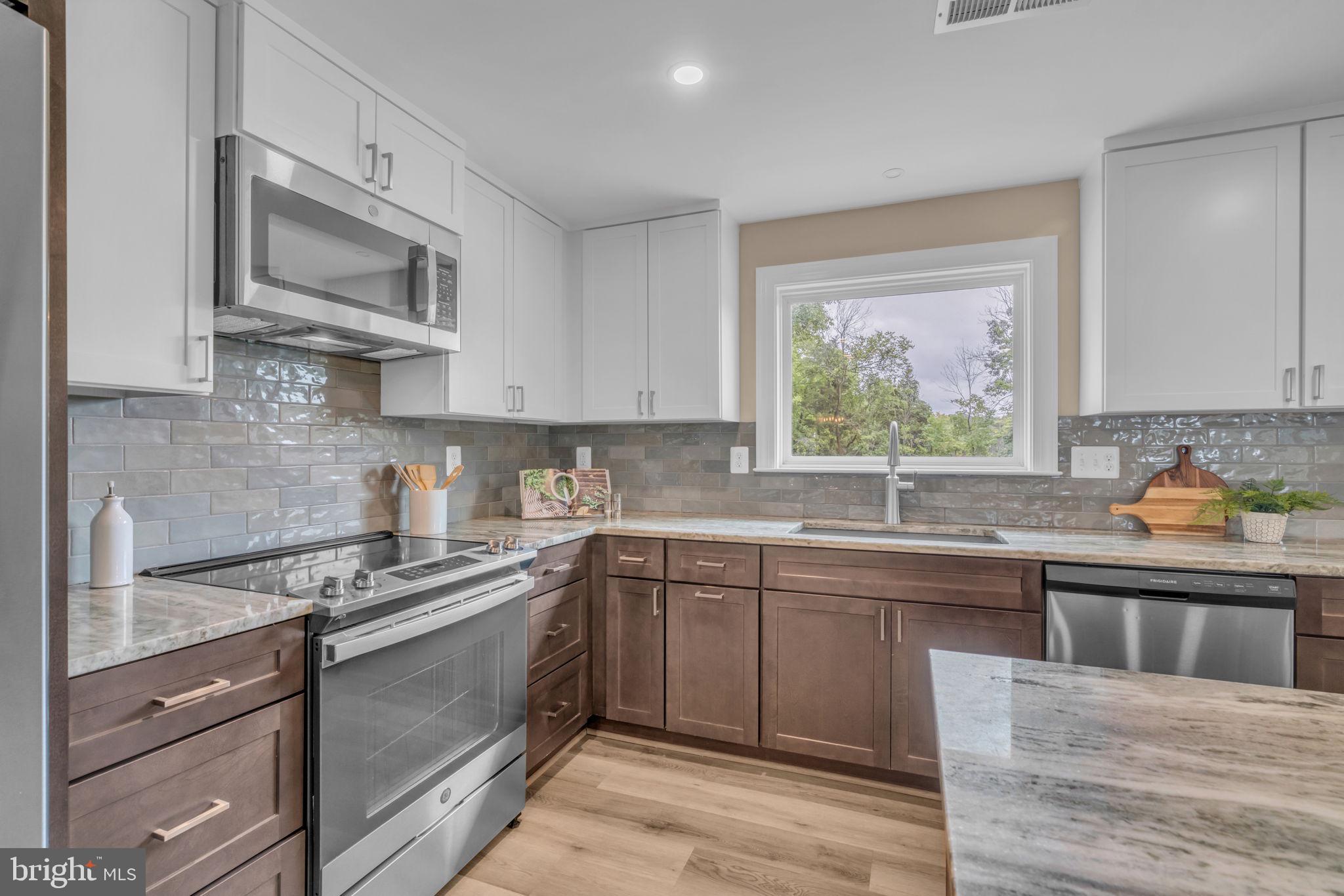 45566 Lakeside Dr