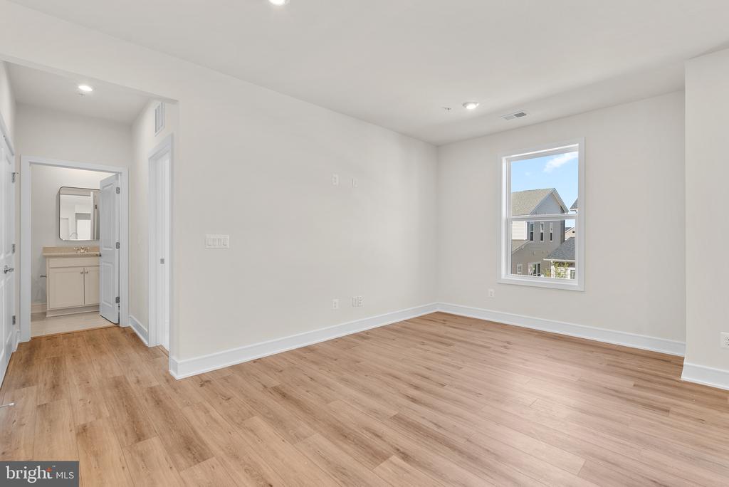 23679 Bolton Crescent #12-204