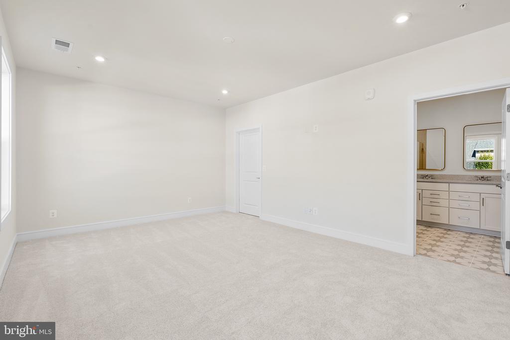 23679 Bolton Crescent #12-204