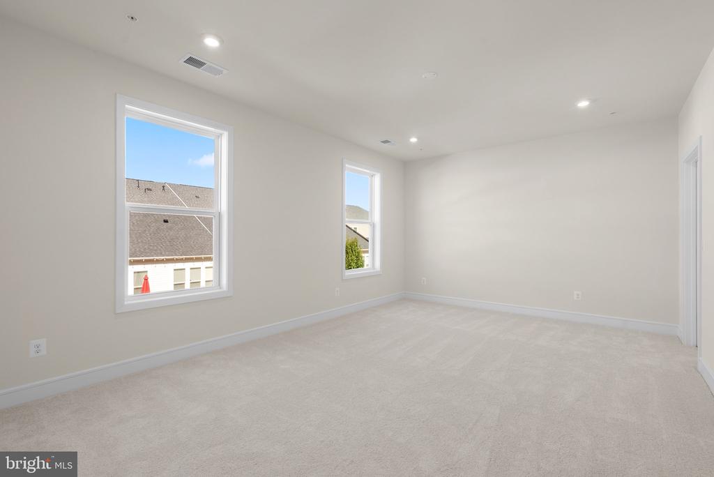 23679 Bolton Crescent #12-204