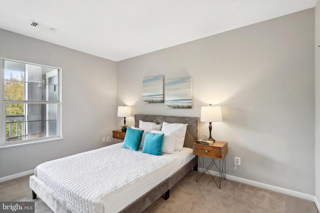 20301 Beechwood Ter #300