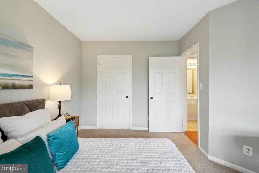 20301 Beechwood Ter #300
