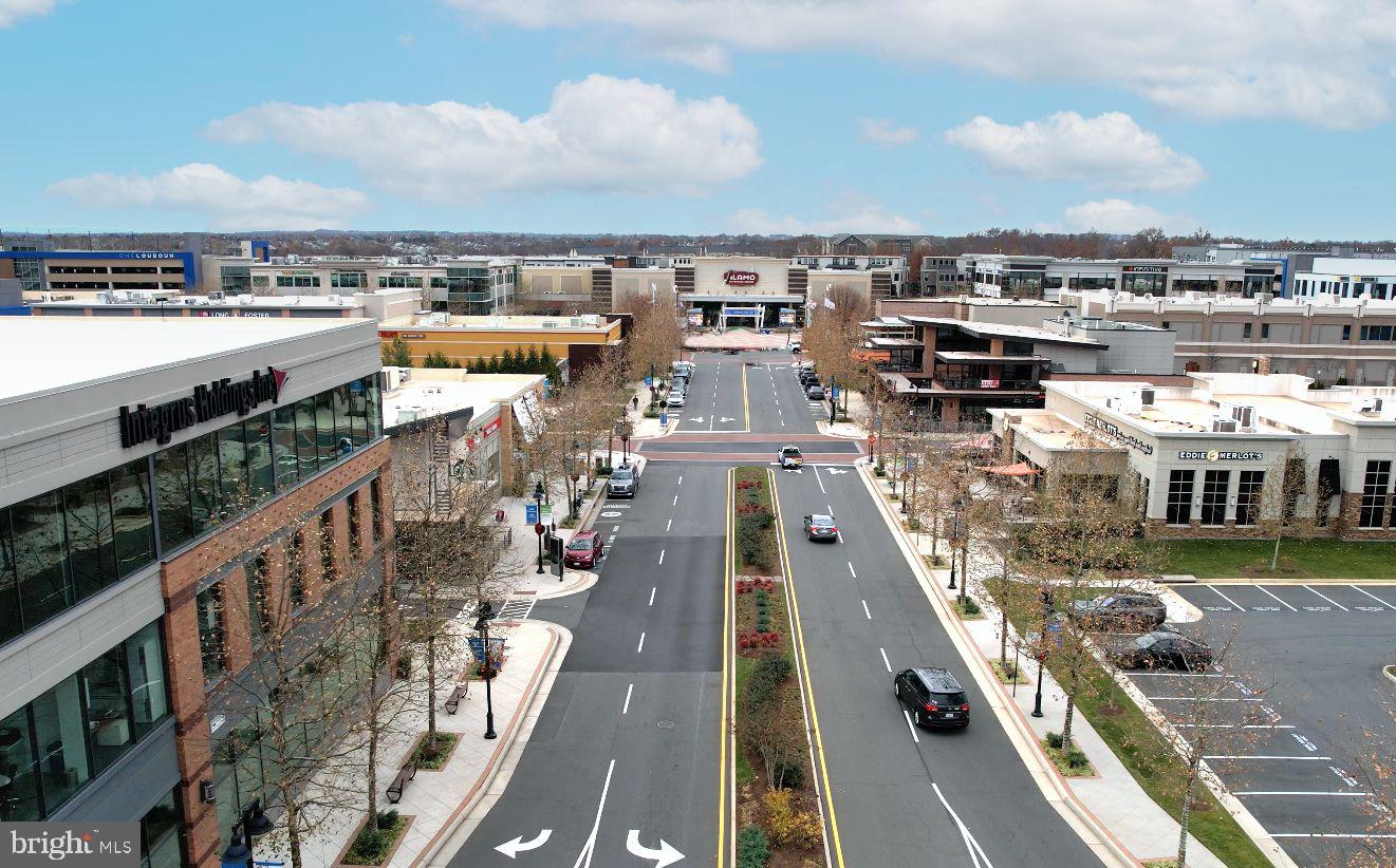 20303 Beechwood Ter #101