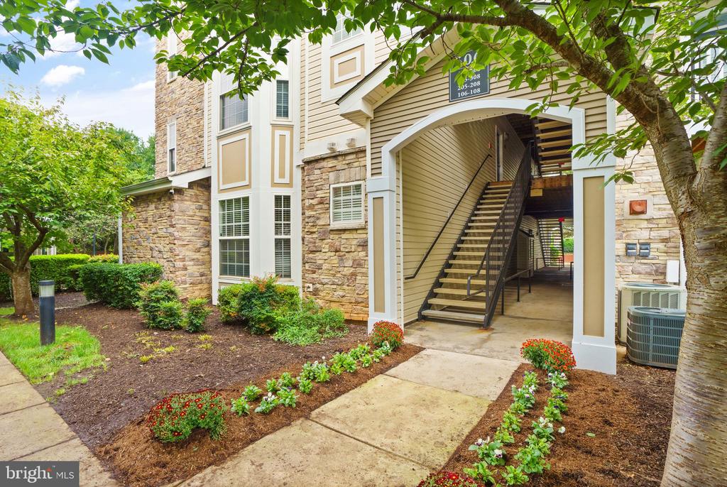 506 Sunset View Ter SE #208