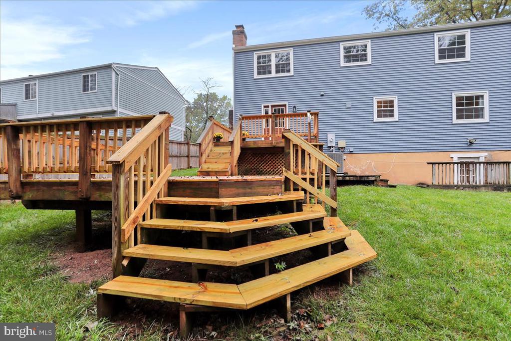304 Appletree Dr NE