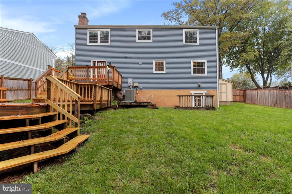 304 Appletree Dr NE