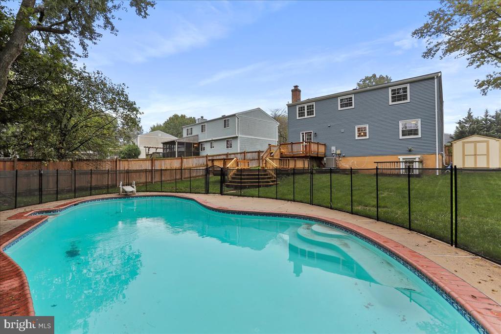 304 Appletree Dr NE