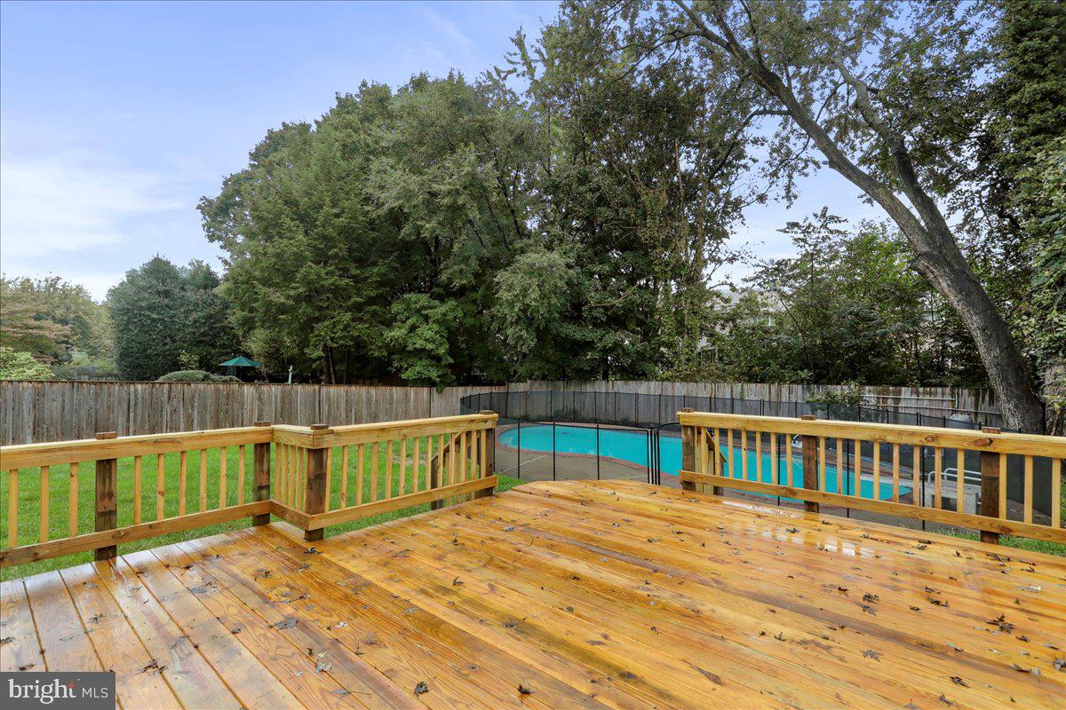 304 Appletree Dr NE