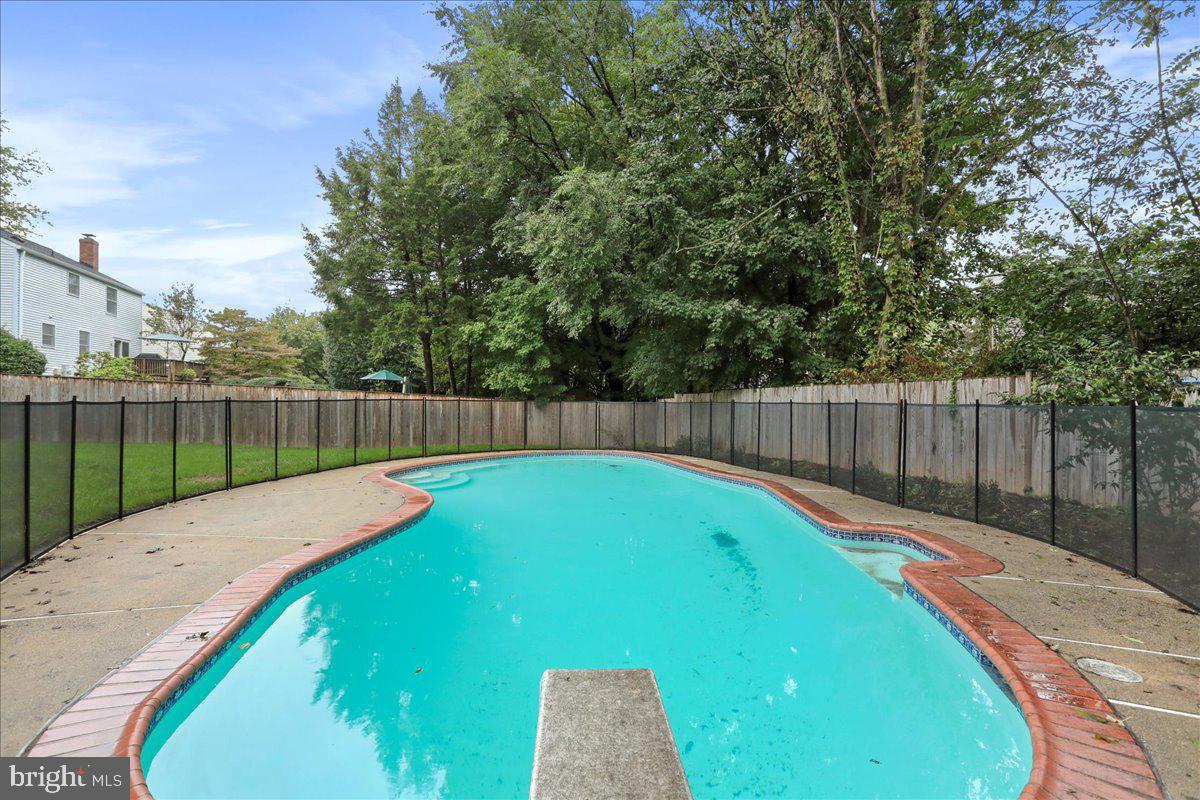 304 Appletree Dr NE