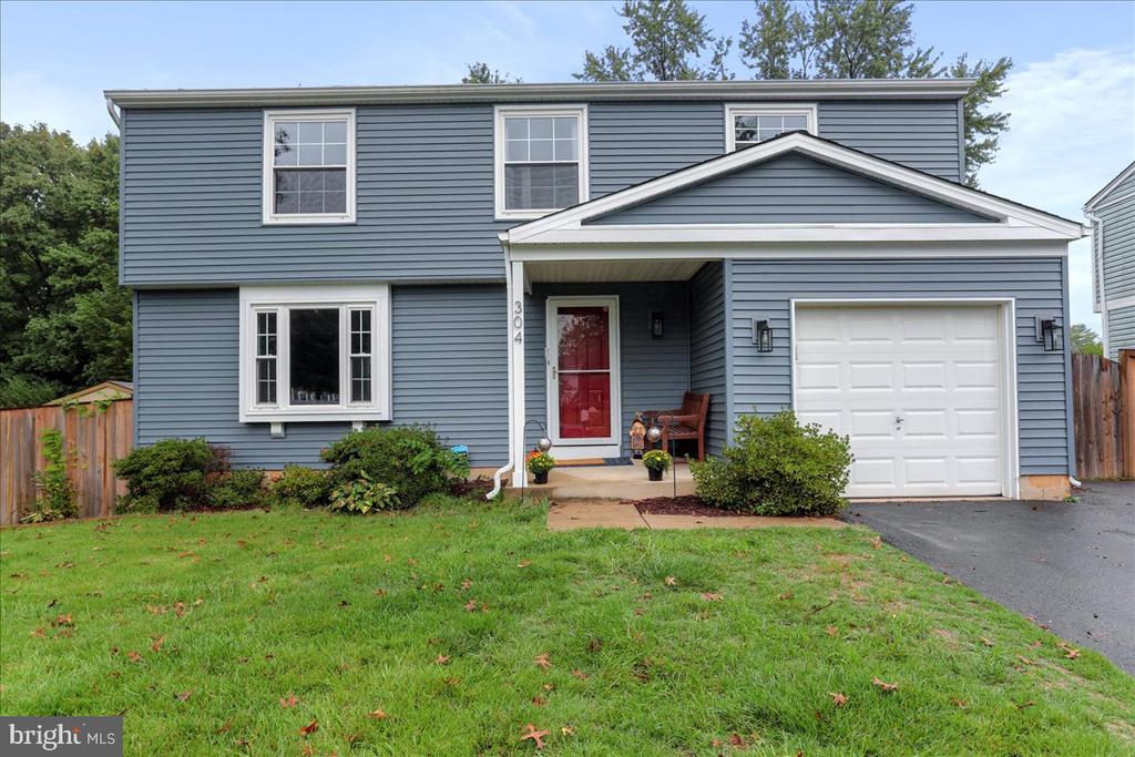 304 Appletree Dr NE