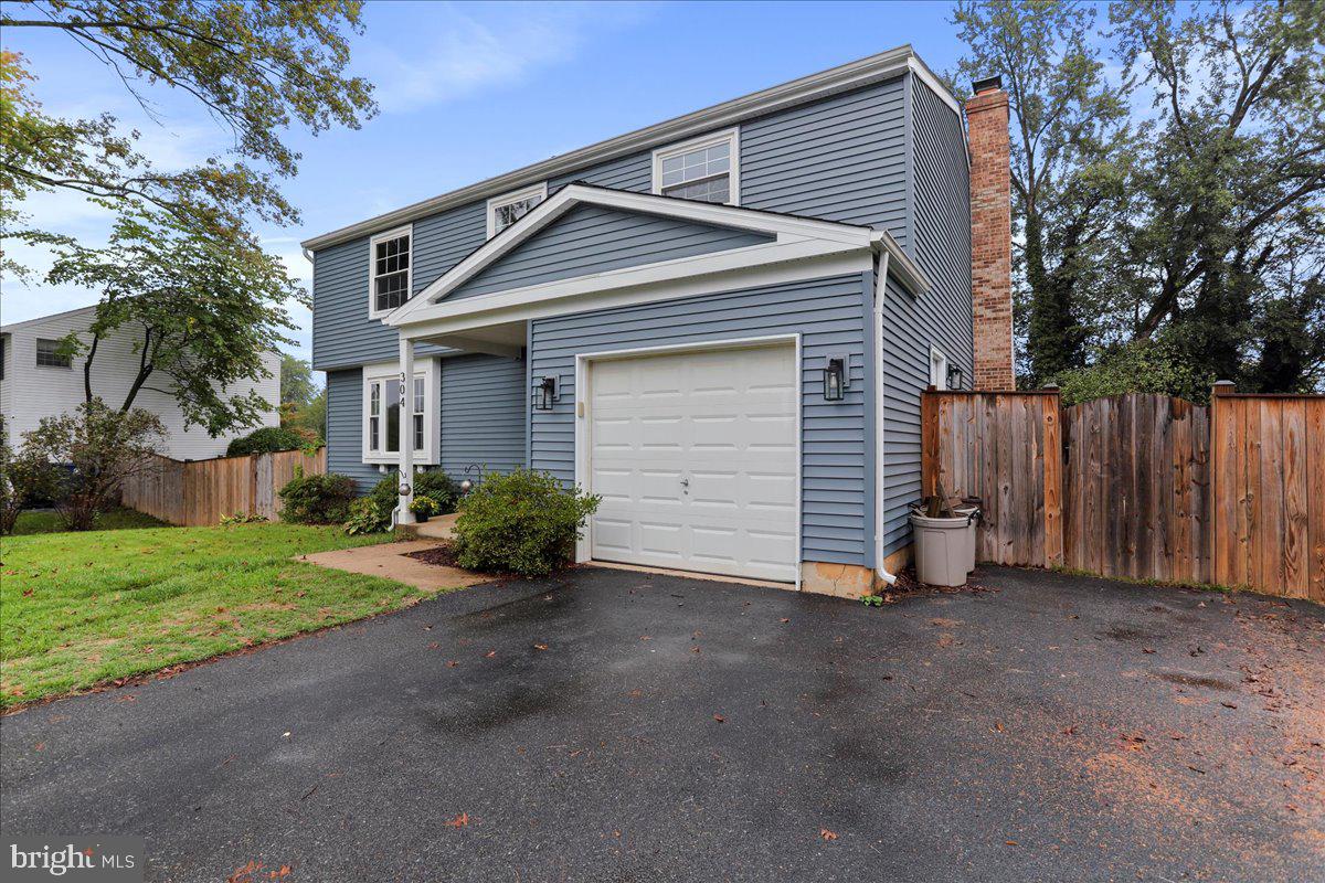 304 Appletree Dr NE