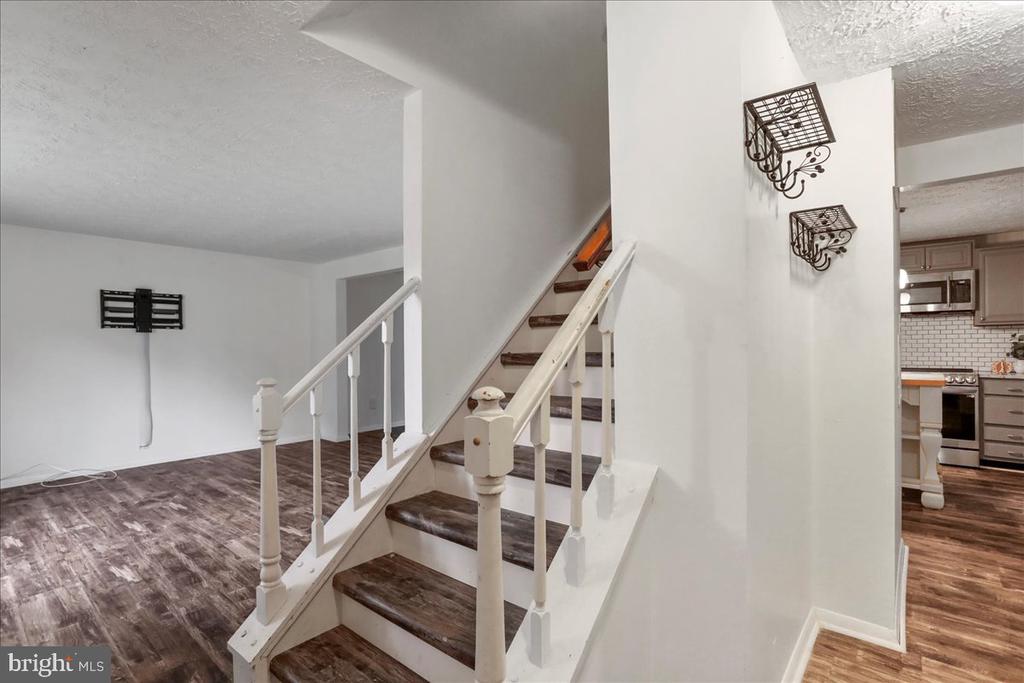 304 Appletree Dr NE