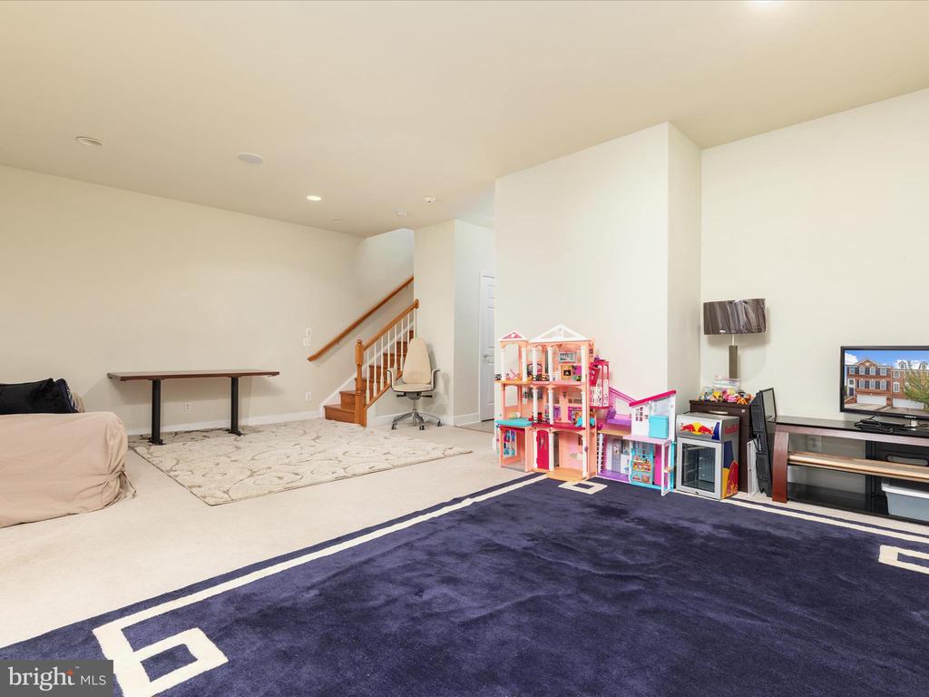 42858 Bittner Sq