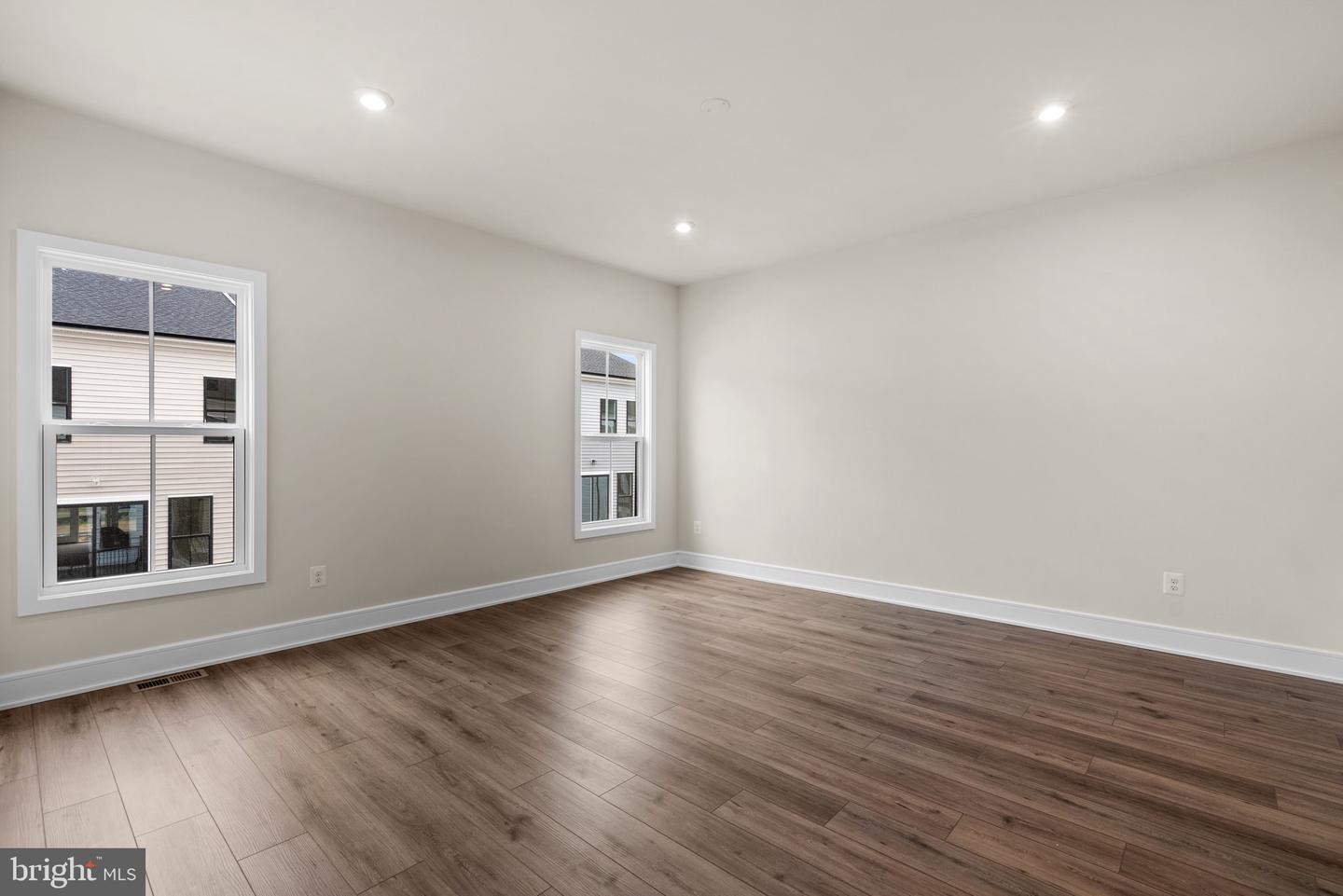21775 Dollis Hill Ter