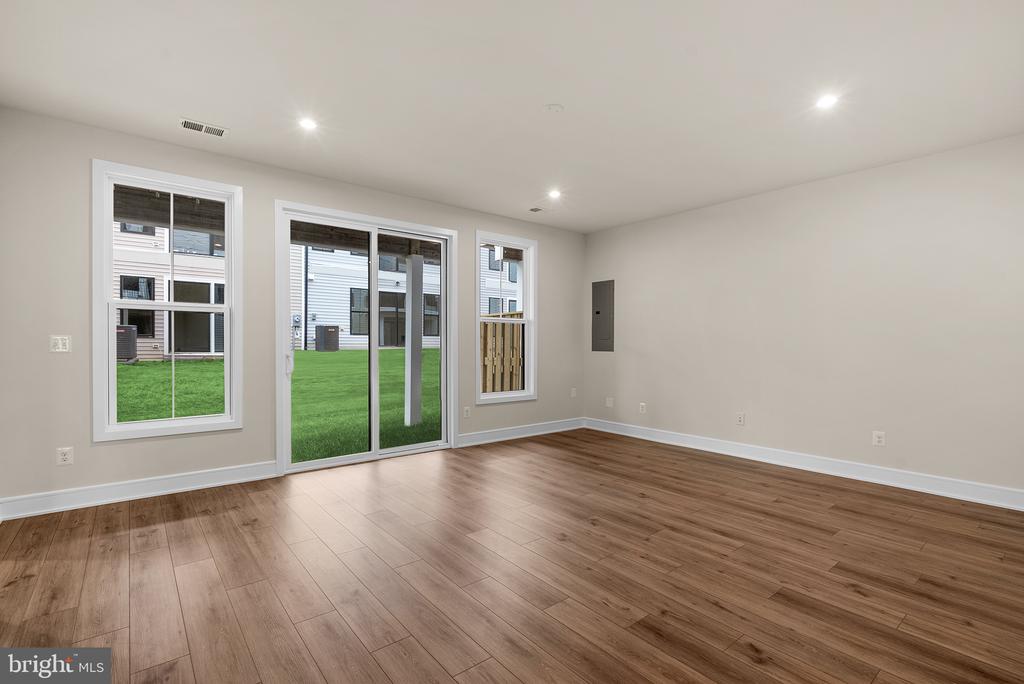 21775 Dollis Hill Ter