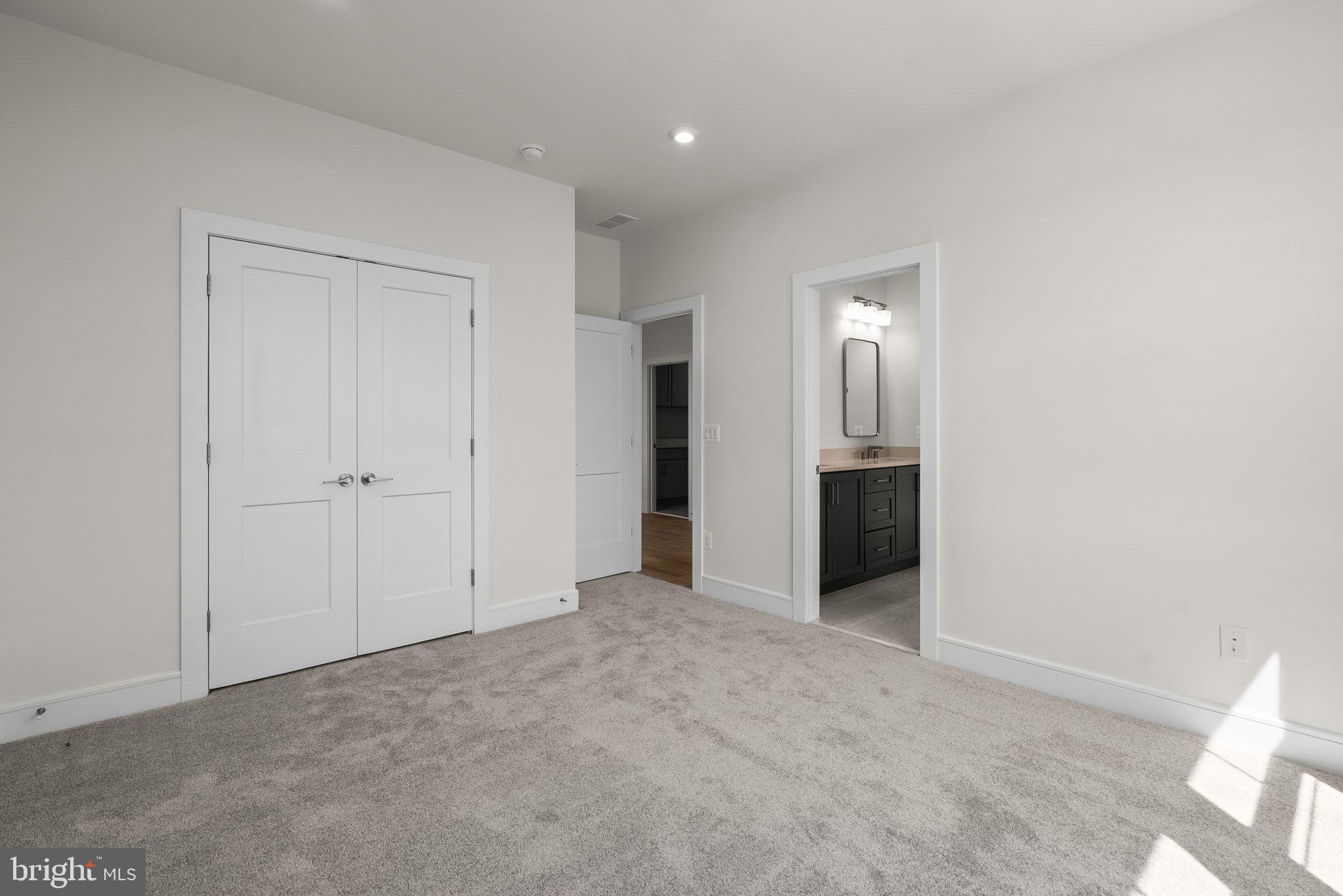 1000 Kalaris Pl SE