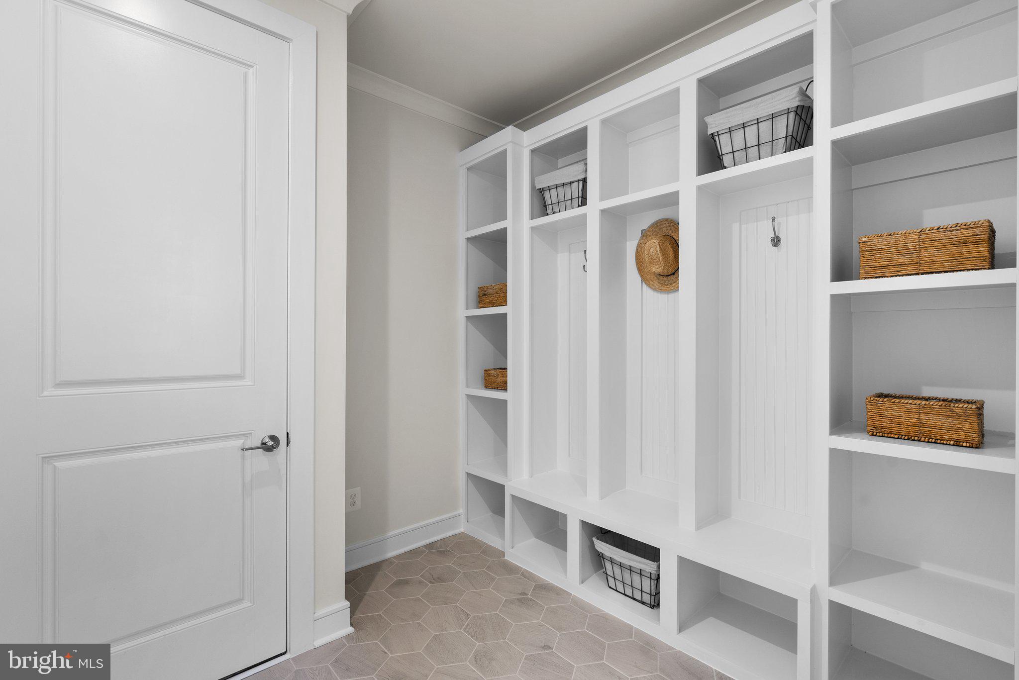 1000 Kalaris Pl SE