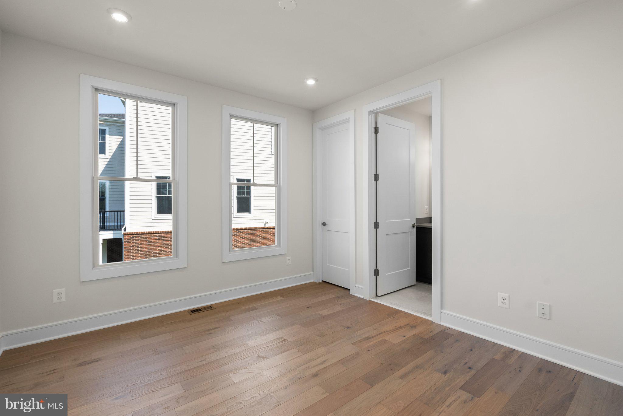 1000 Kalaris Pl SE