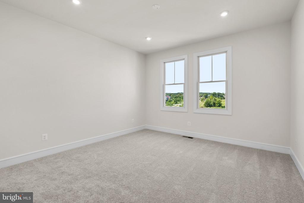 1000 Kalaris Pl SE