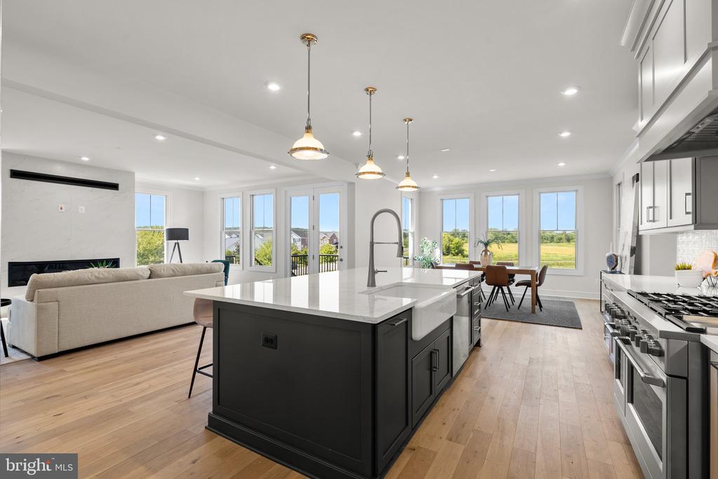 1000 Kalaris Pl SE