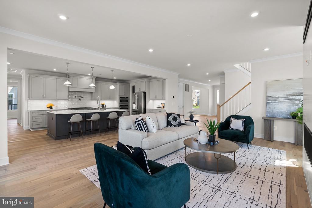 1000 Kalaris Pl SE