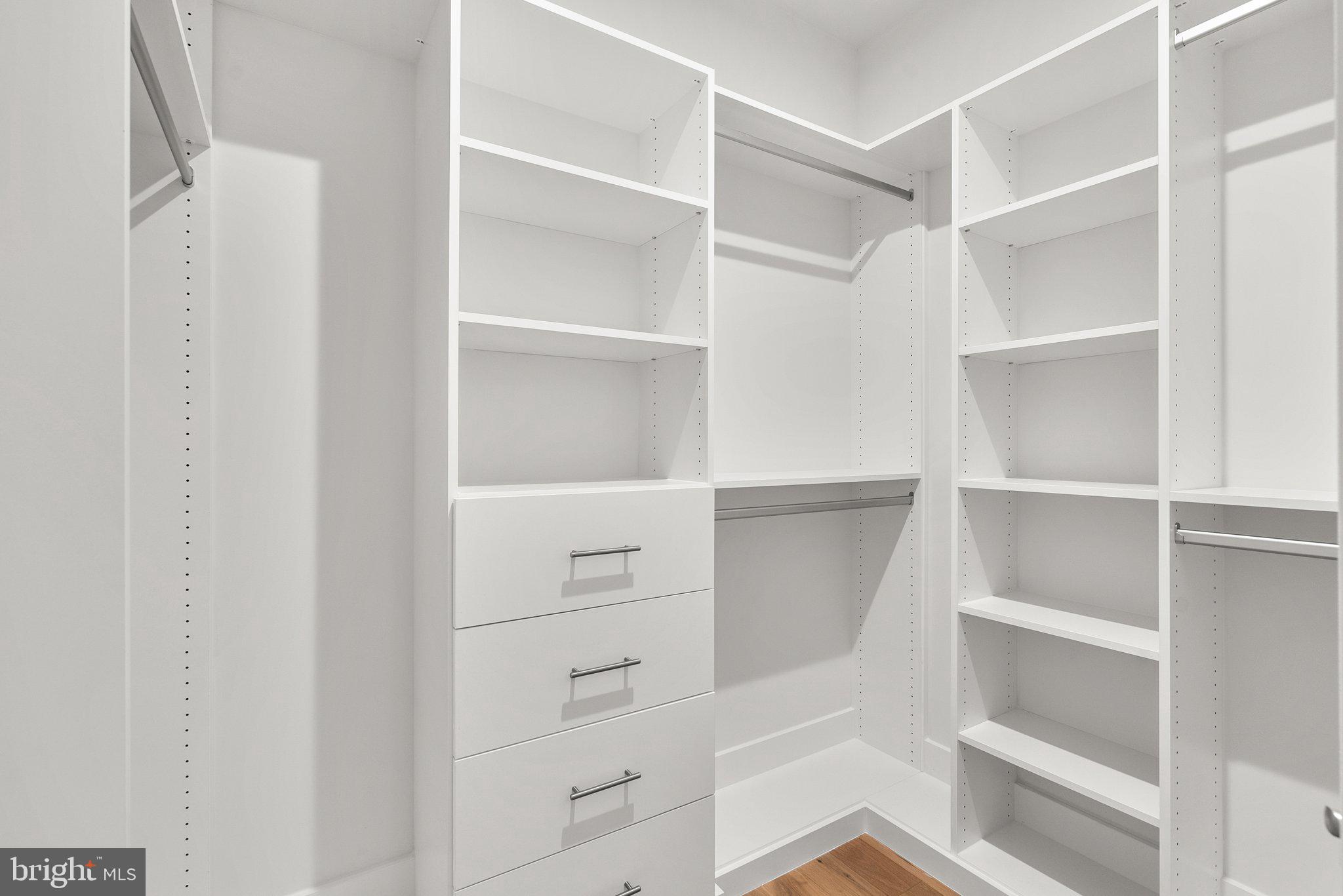 1000 Kalaris Pl SE