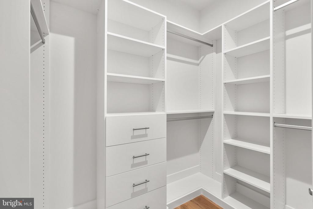1000 Kalaris Pl SE