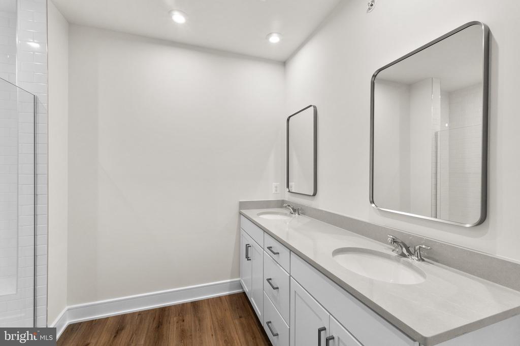 23679 Bolton Crescent #12-403