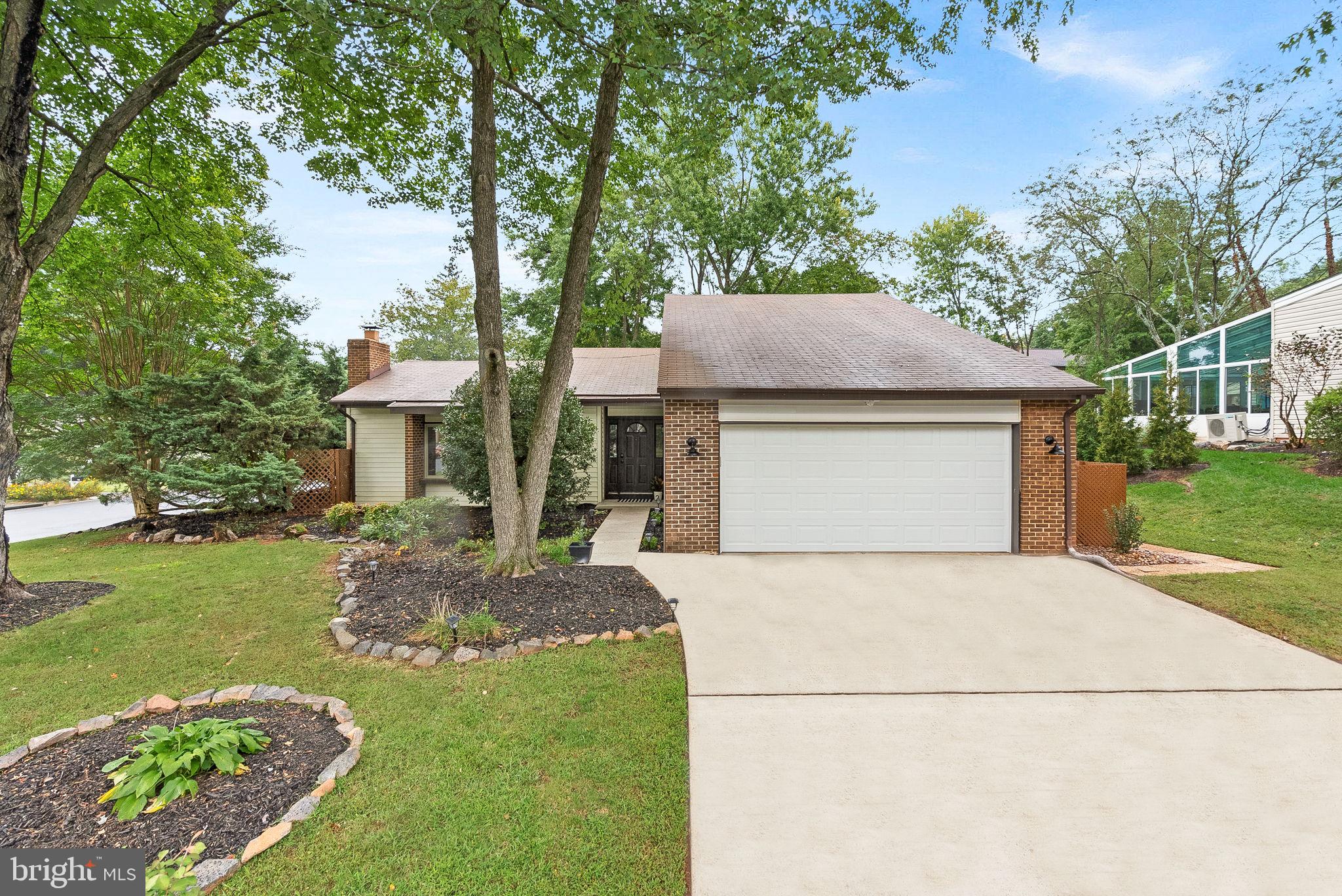 2 Middleton Ln
