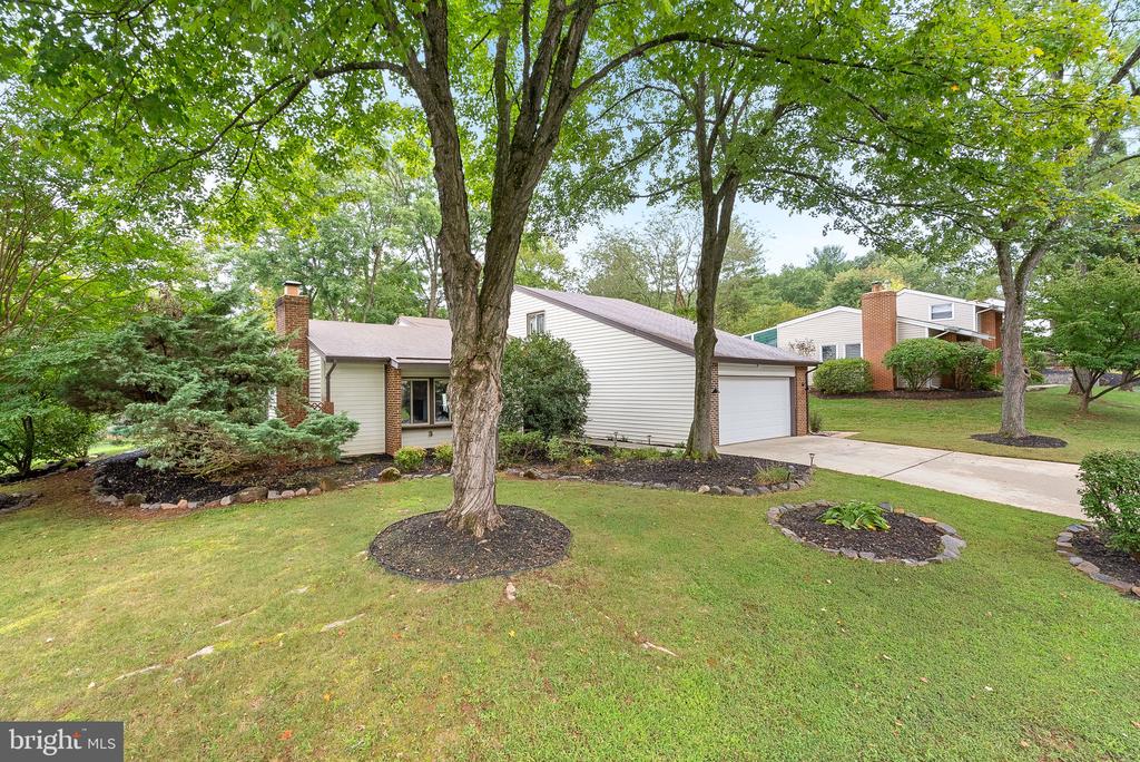 2 Middleton Ln