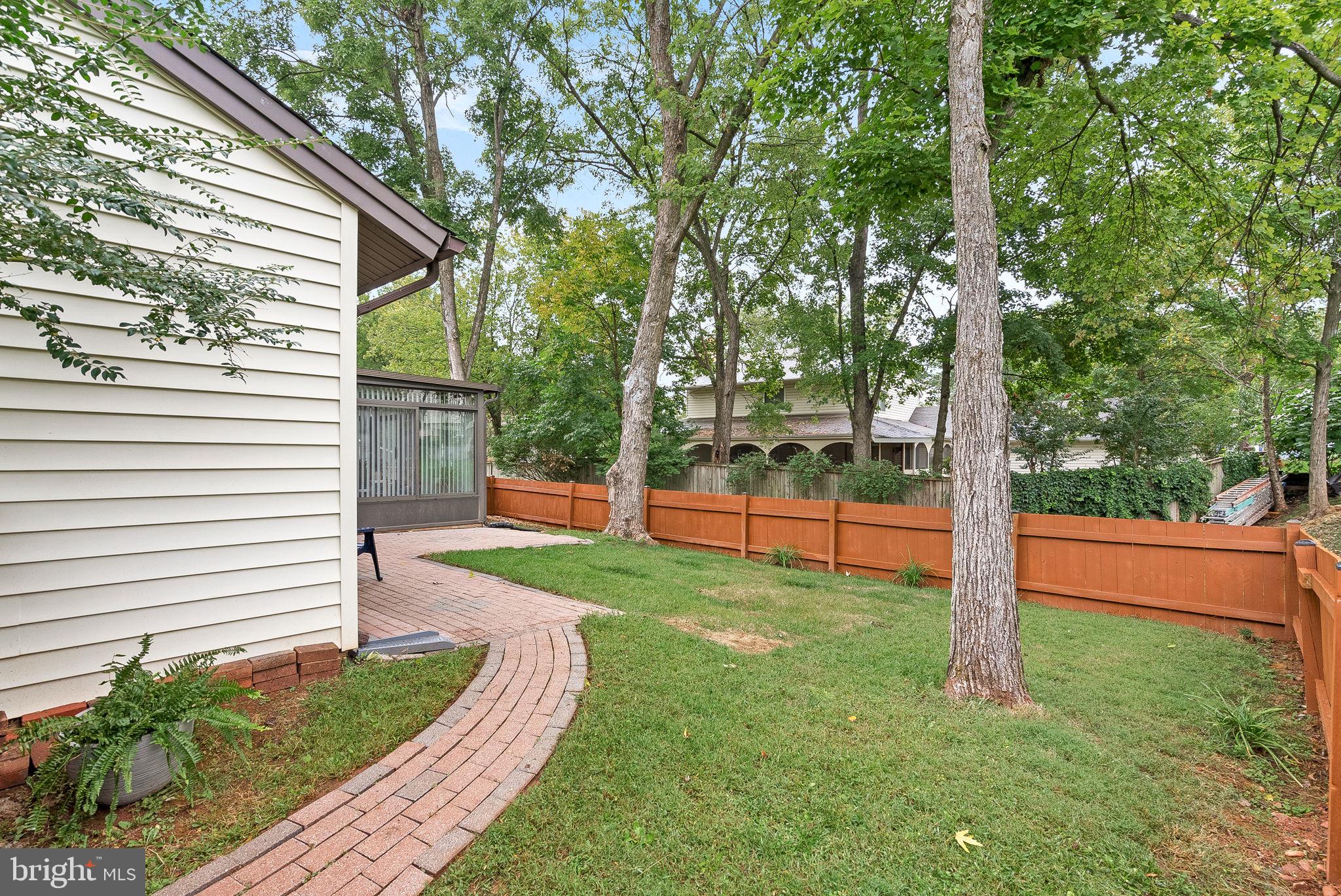 2 Middleton Ln