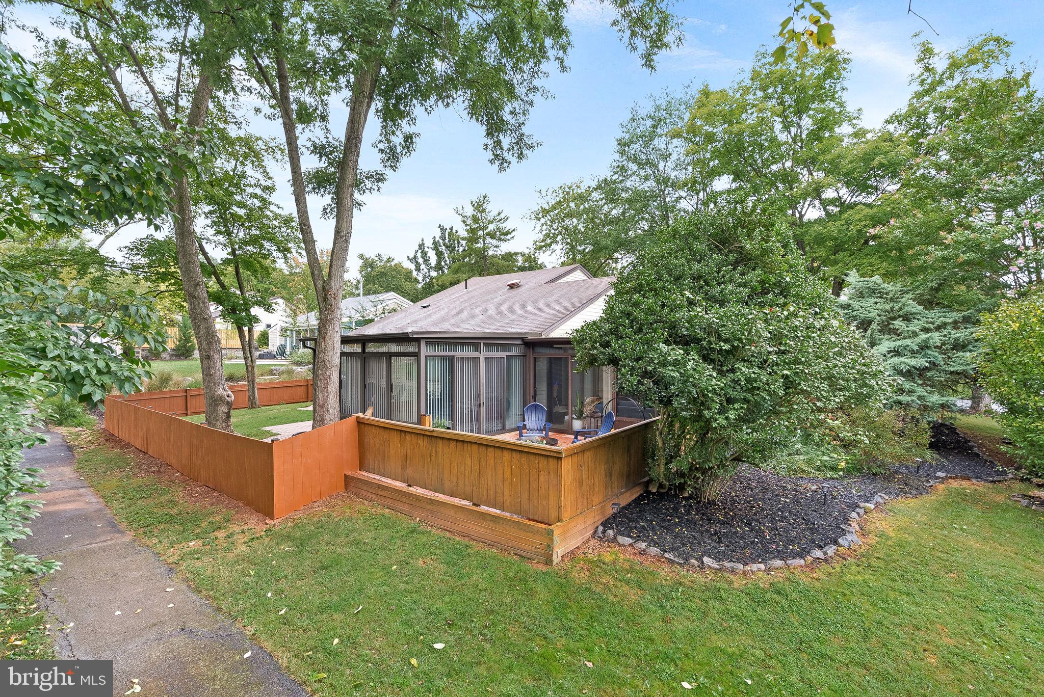 2 Middleton Ln