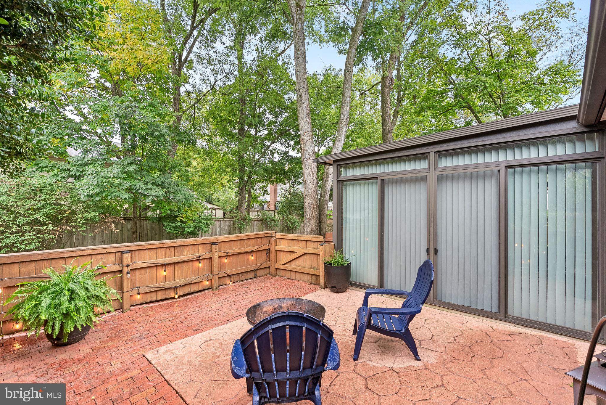2 Middleton Ln