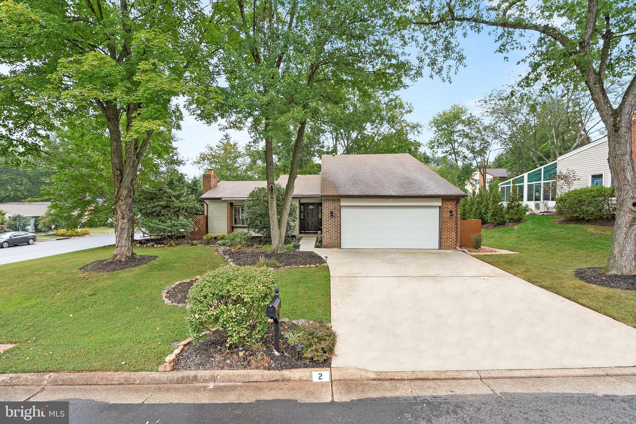 2 Middleton Ln