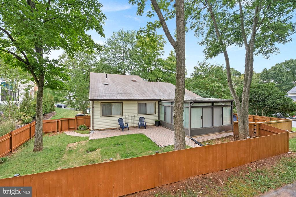 2 Middleton Ln