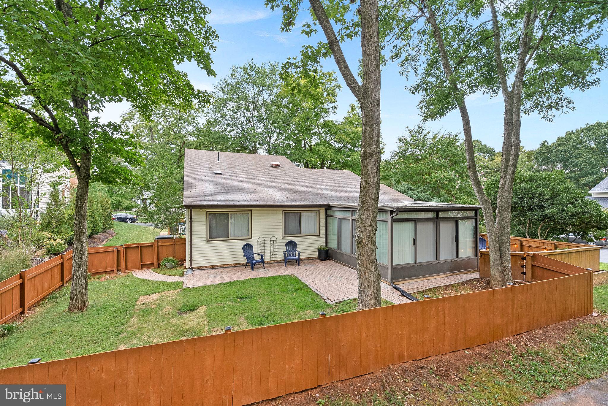 2 Middleton Ln