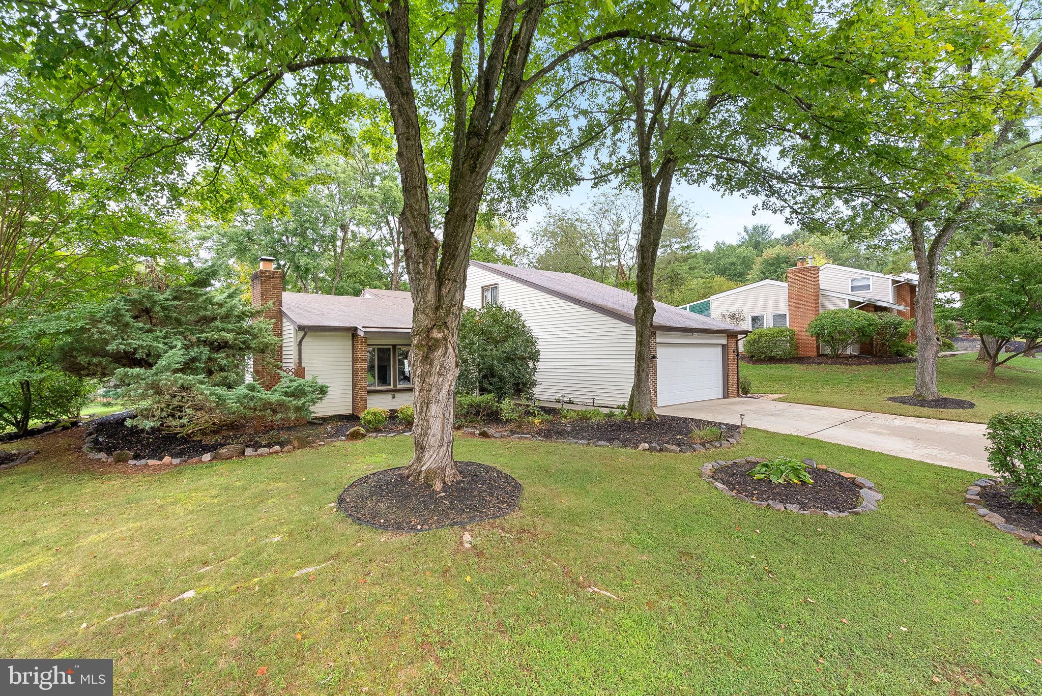2 Middleton Ln