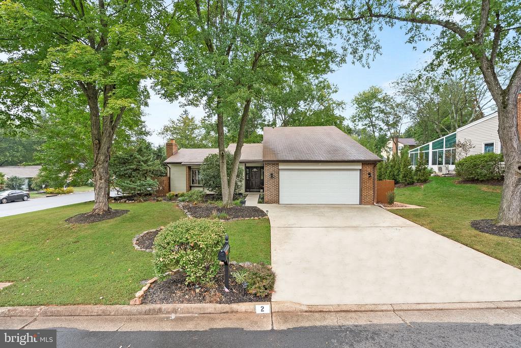 2 Middleton Ln