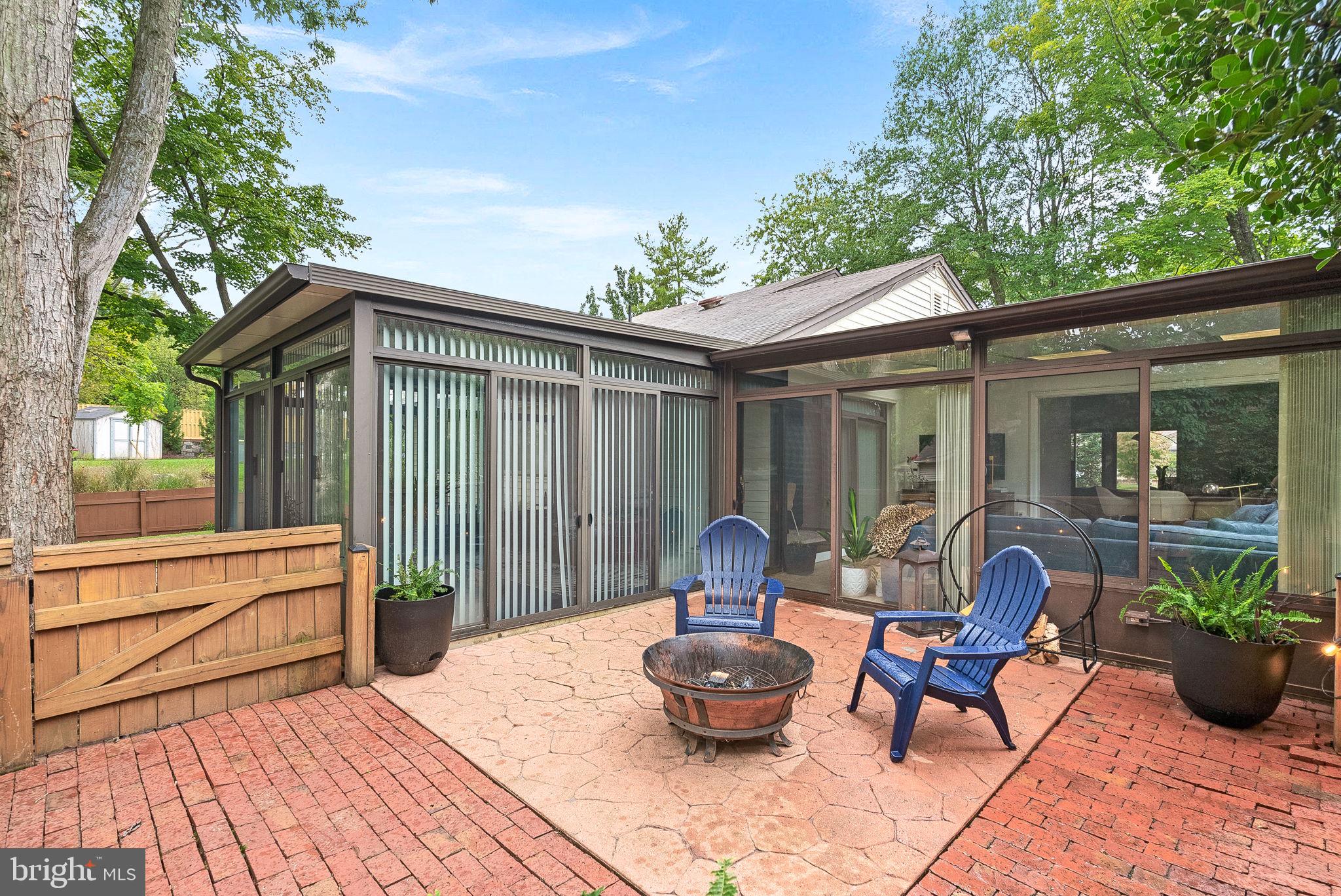 2 Middleton Ln