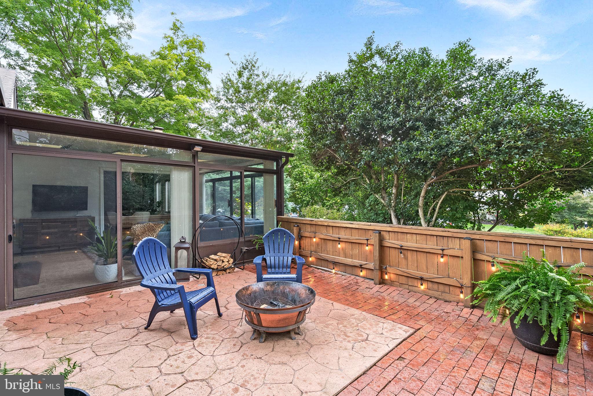2 Middleton Ln