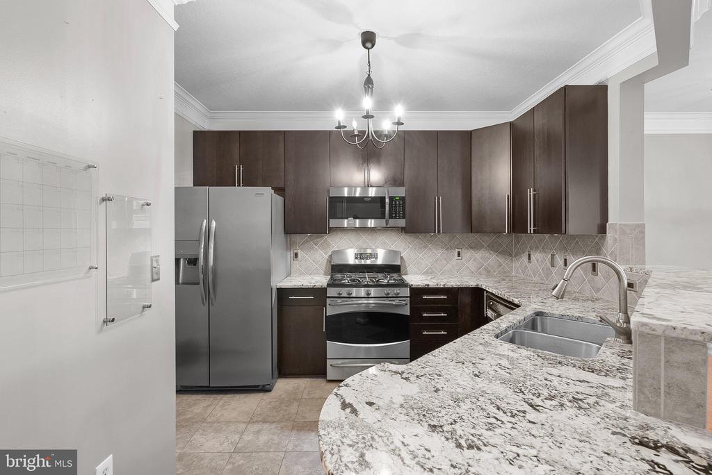 502 Sunset View Ter SE #206