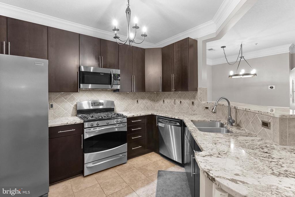502 Sunset View Ter SE #206