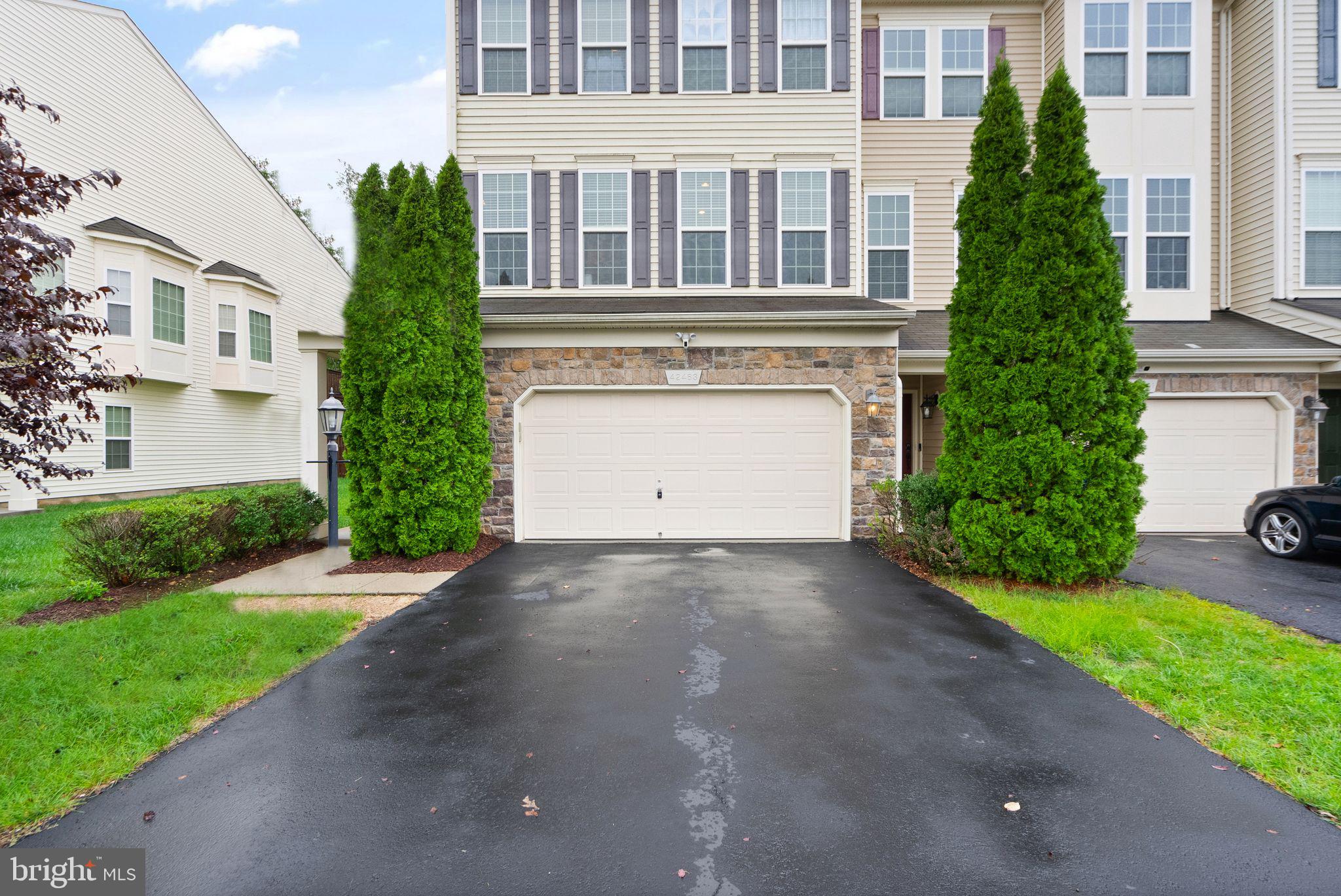 42463 Patrick Wayne Sq