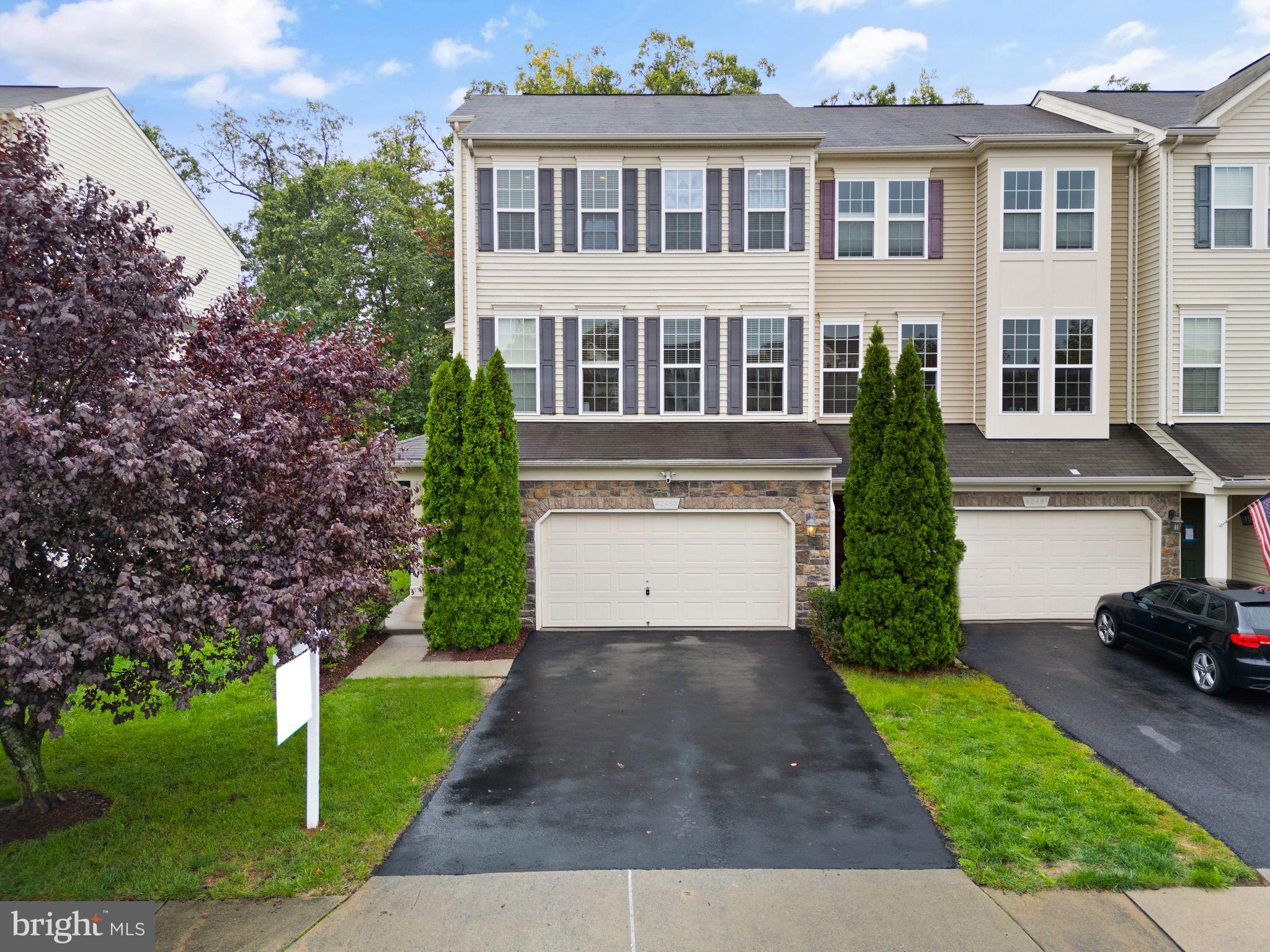 42463 Patrick Wayne Sq